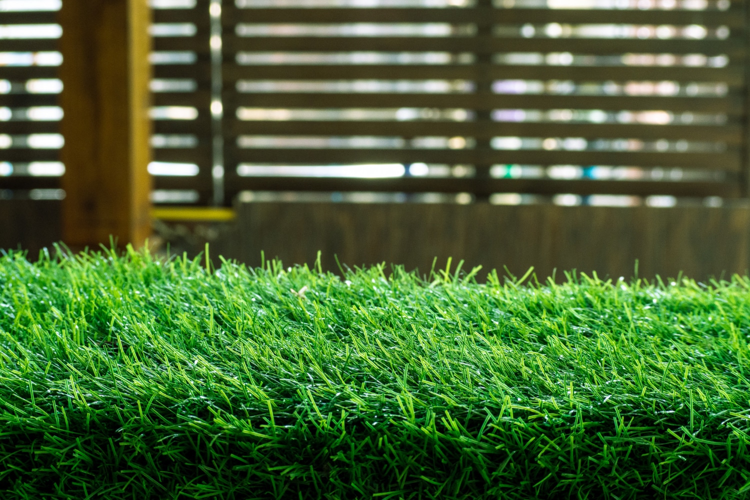 Jardines de lujo, siempre perfectos gracias al césped artificial